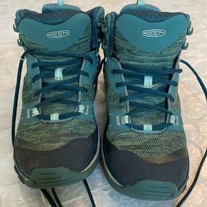 Women’s Keen hiking boots size 5.5